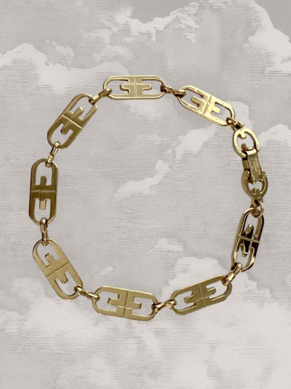 GIVENCHY Vintage Oval GG Logo Link Bracelet Gold-tone 7.5" Costume Jewelry